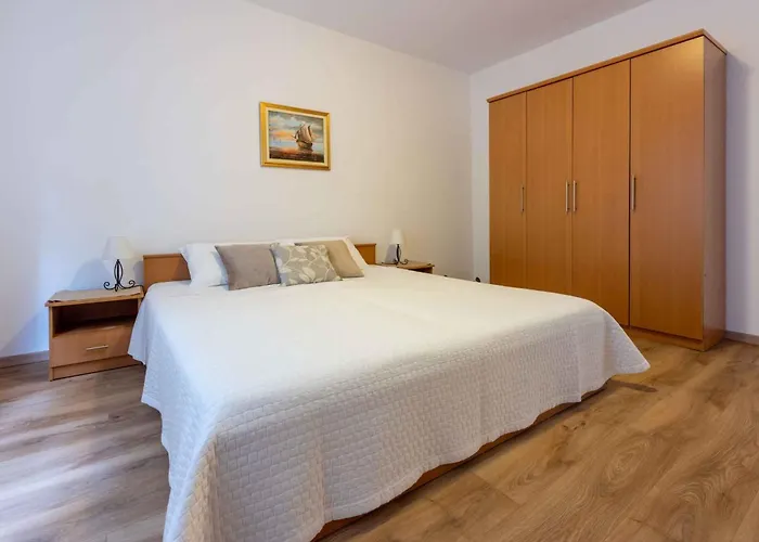 Apartment In 14210 *