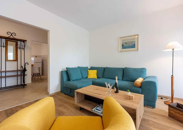 Apartment In 14210