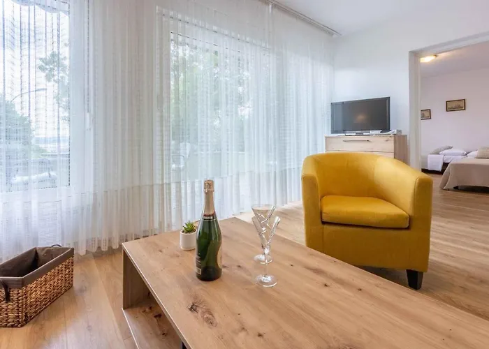 Apartment In 14210 Crikvenica