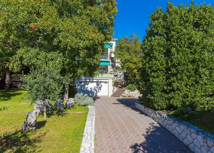 Apartment In 14210 Crikvenica